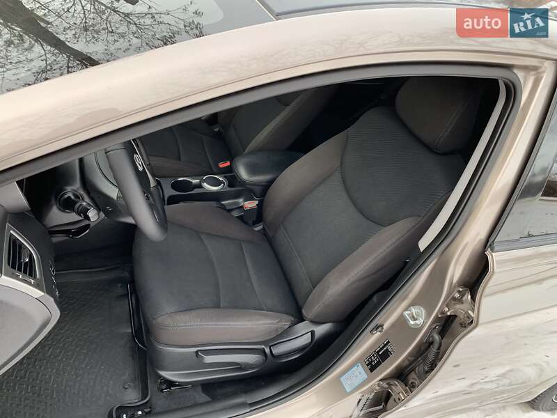 Седан Hyundai Elantra 2013 в Кривом Роге