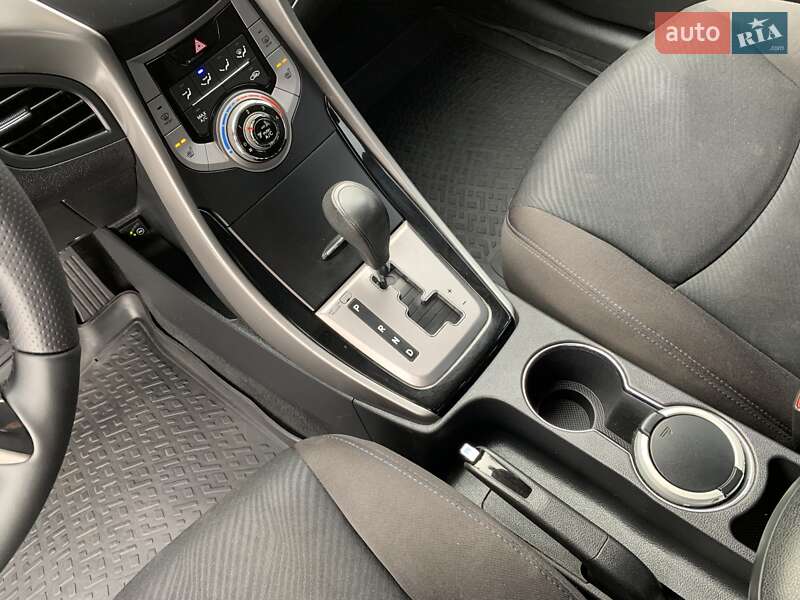 Седан Hyundai Elantra 2013 в Кривом Роге