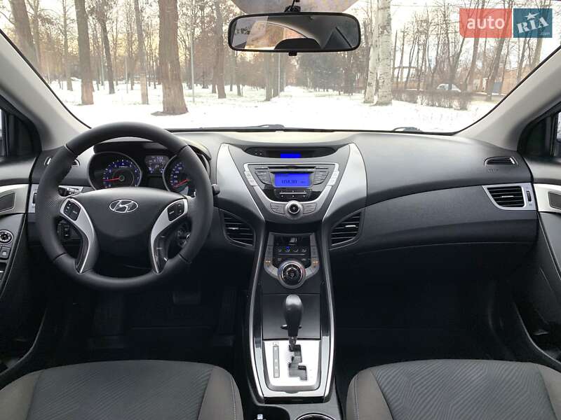 Седан Hyundai Elantra 2013 в Кривом Роге