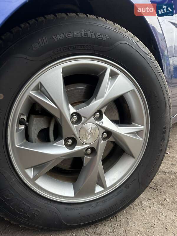 Седан Hyundai Elantra 2022 в Сумах