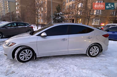 Седан Hyundai Elantra 2016 в Києві