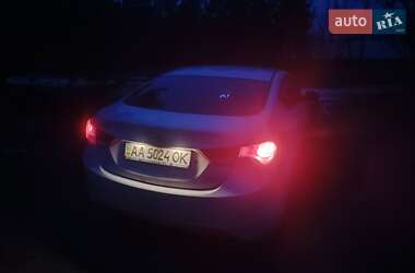 Седан Hyundai Elantra 2013 в Краснограді