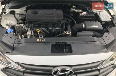 Седан Hyundai Elantra 2019 в Киеве
