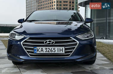 Седан Hyundai Elantra 2018 в Киеве