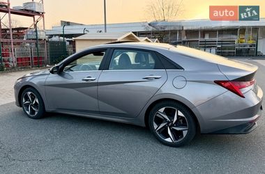Седан Hyundai Elantra 2023 в Львові