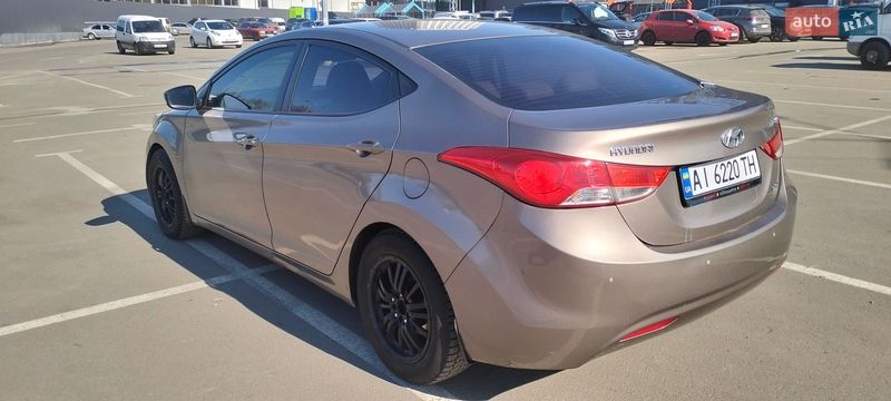 Седан Hyundai Elantra 2012 в Киеве
