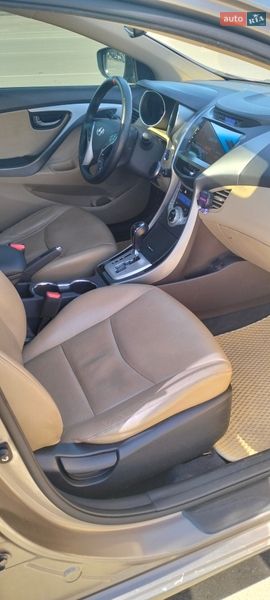 Седан Hyundai Elantra 2012 в Киеве