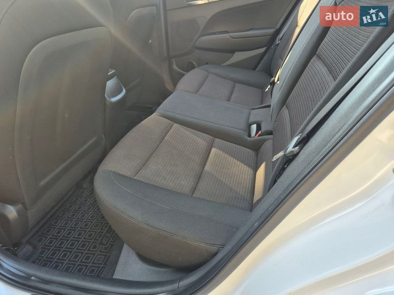 Седан Hyundai Elantra 2020 в Киеве