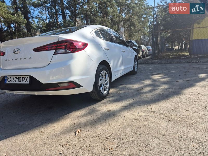 Седан Hyundai Elantra 2020 в Киеве
