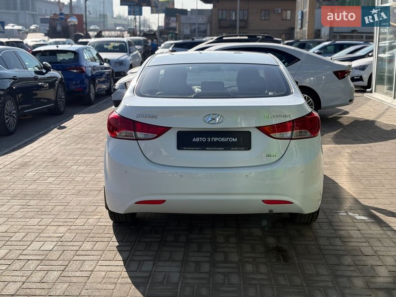 Седан Hyundai Elantra 2012 в Киеве