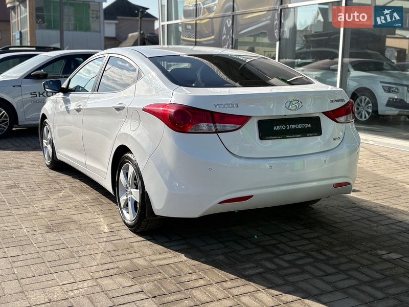 Седан Hyundai Elantra 2012 в Киеве