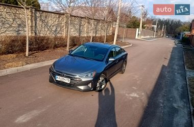 Седан Hyundai Elantra 2019 в Киеве