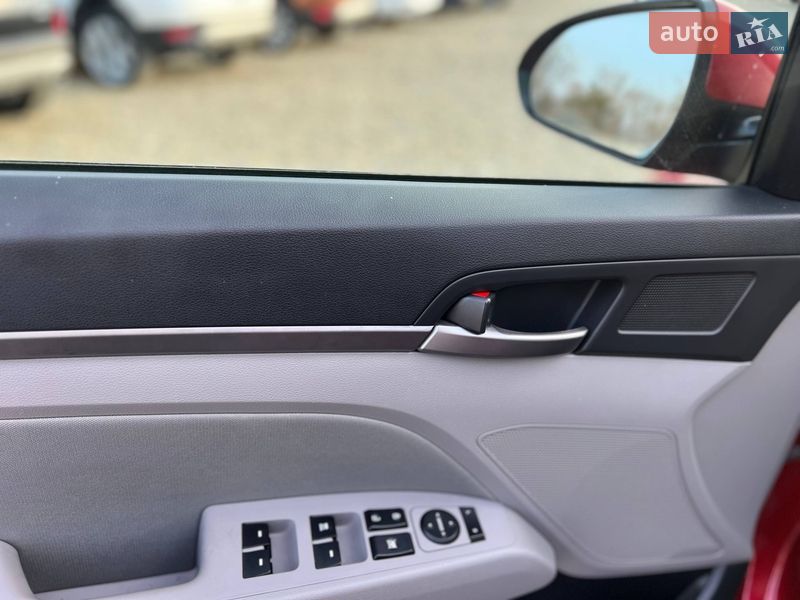 Седан Hyundai Elantra 2018 в Стрые