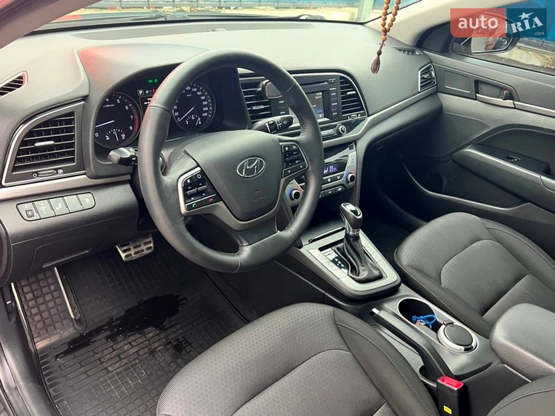 Седан Hyundai Elantra 2016 в Киеве