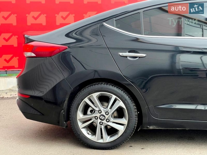 Седан Hyundai Elantra 2016 в Киеве