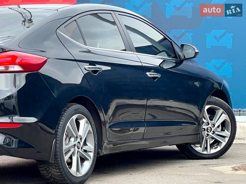 Седан Hyundai Elantra 2016 в Киеве