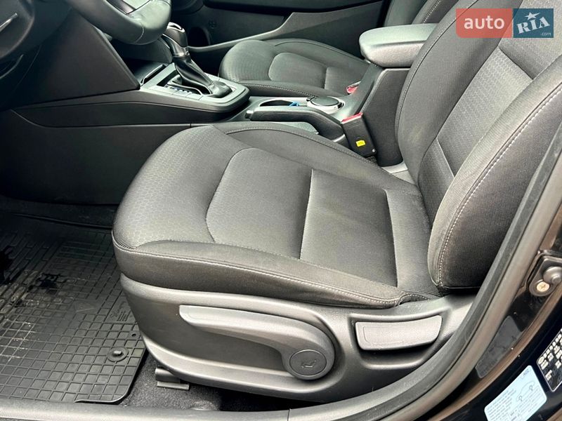 Седан Hyundai Elantra 2016 в Киеве