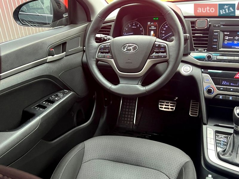 Седан Hyundai Elantra 2016 в Киеве