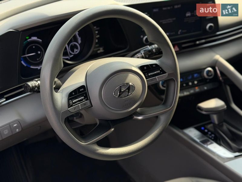 Седан Hyundai Elantra 2022 в Луцке