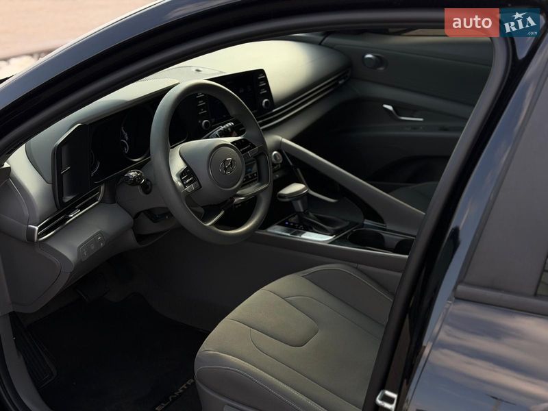 Седан Hyundai Elantra 2022 в Луцке