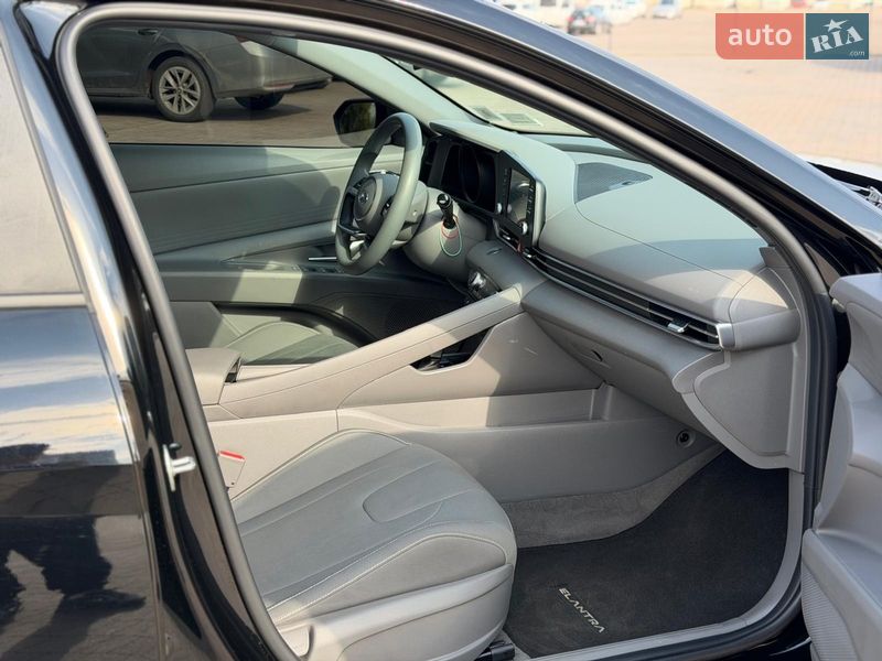 Седан Hyundai Elantra 2022 в Луцке