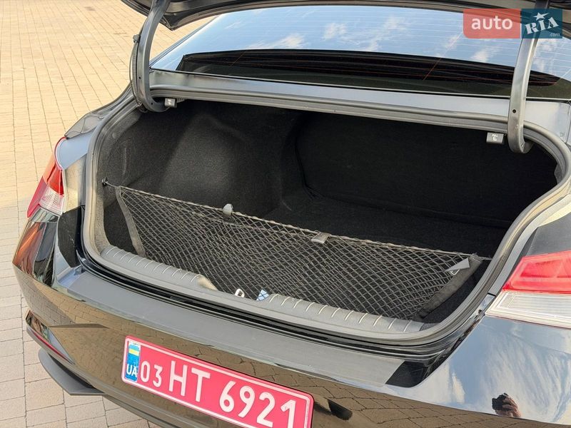 Седан Hyundai Elantra 2022 в Луцке