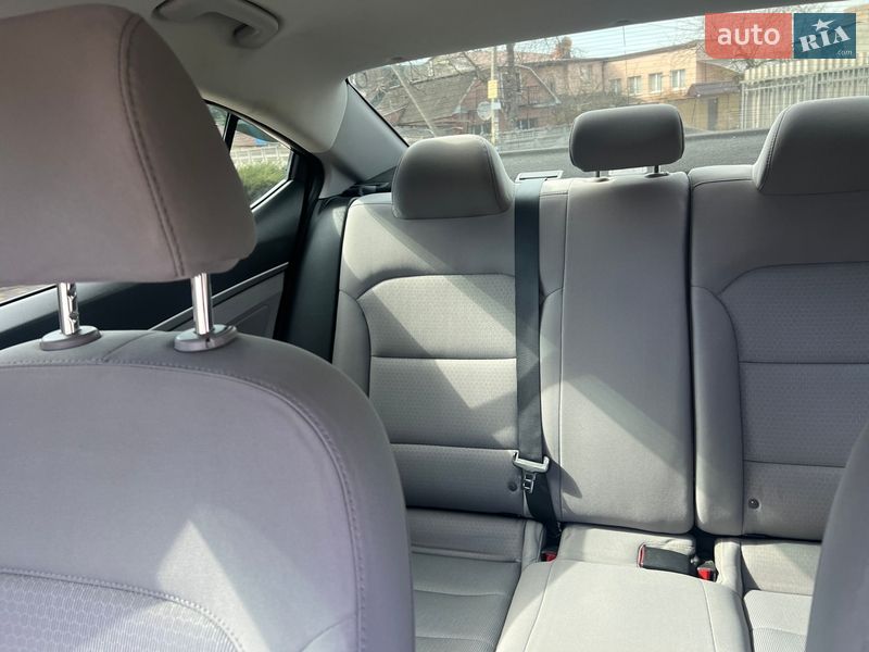 Седан Hyundai Elantra 2017 в Запорожье