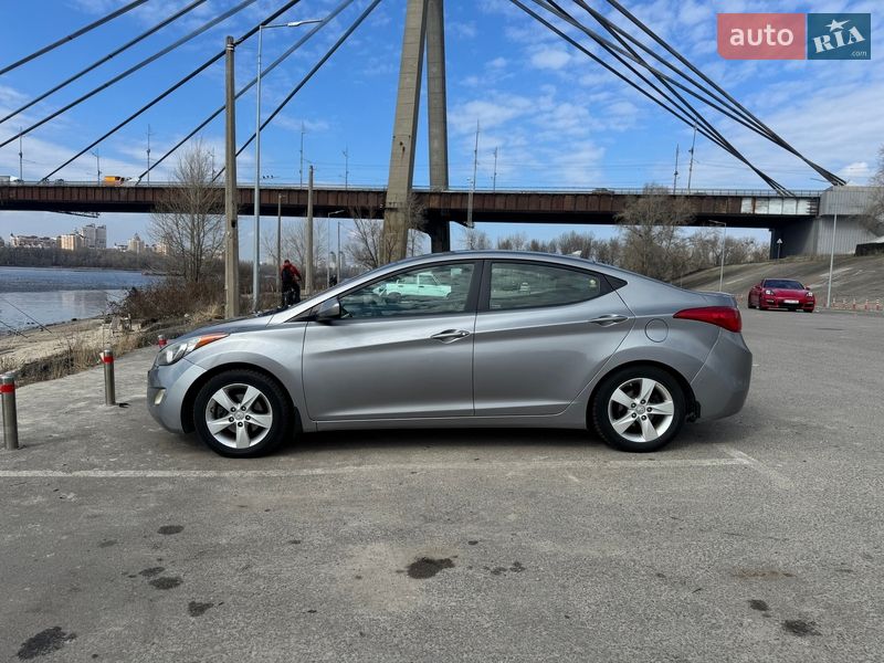 Hyundai Elantra 2012