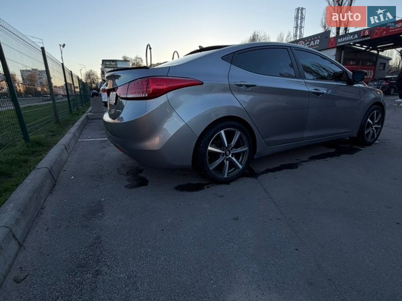 Седан Hyundai Elantra 2011 в Киеве