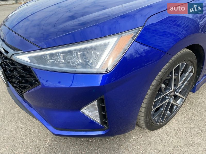 Седан Hyundai Elantra 2019 в Киеве