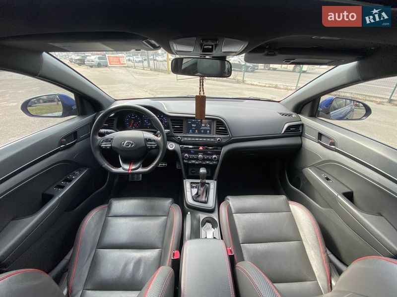 Седан Hyundai Elantra 2019 в Киеве