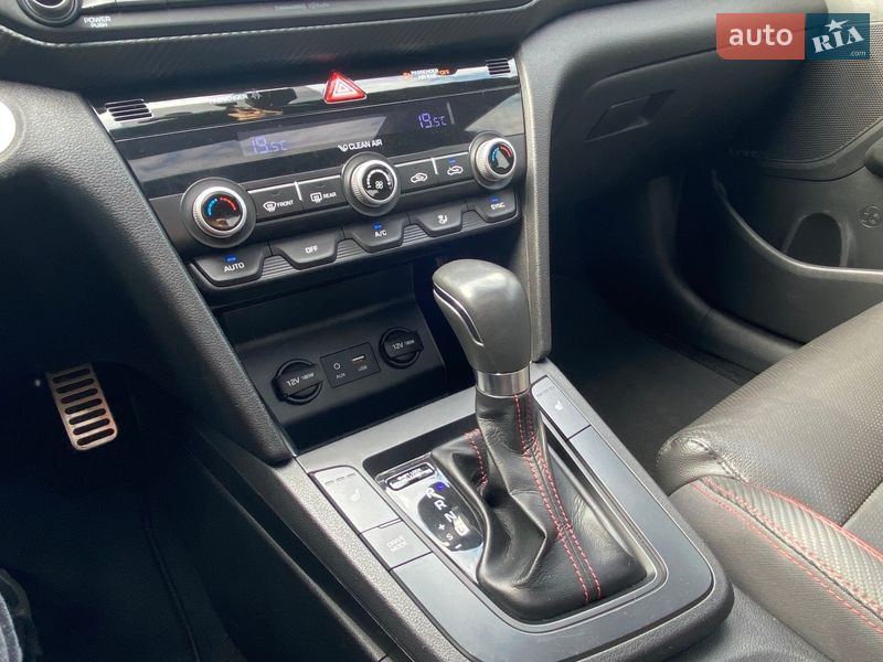 Седан Hyundai Elantra 2019 в Киеве
