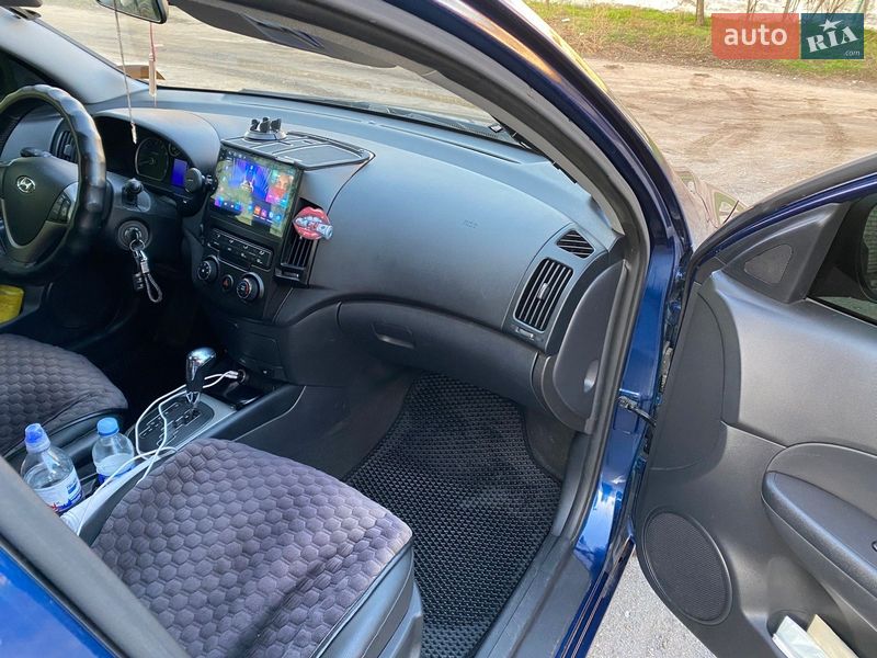 Hyundai Elantra 2012