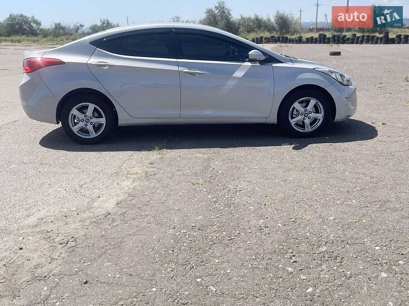 Hyundai Elantra 2011