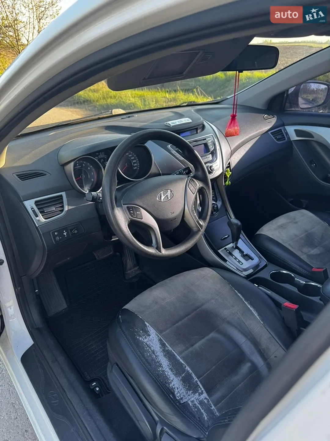2013 Hyundai Elantra - мініатюра 16