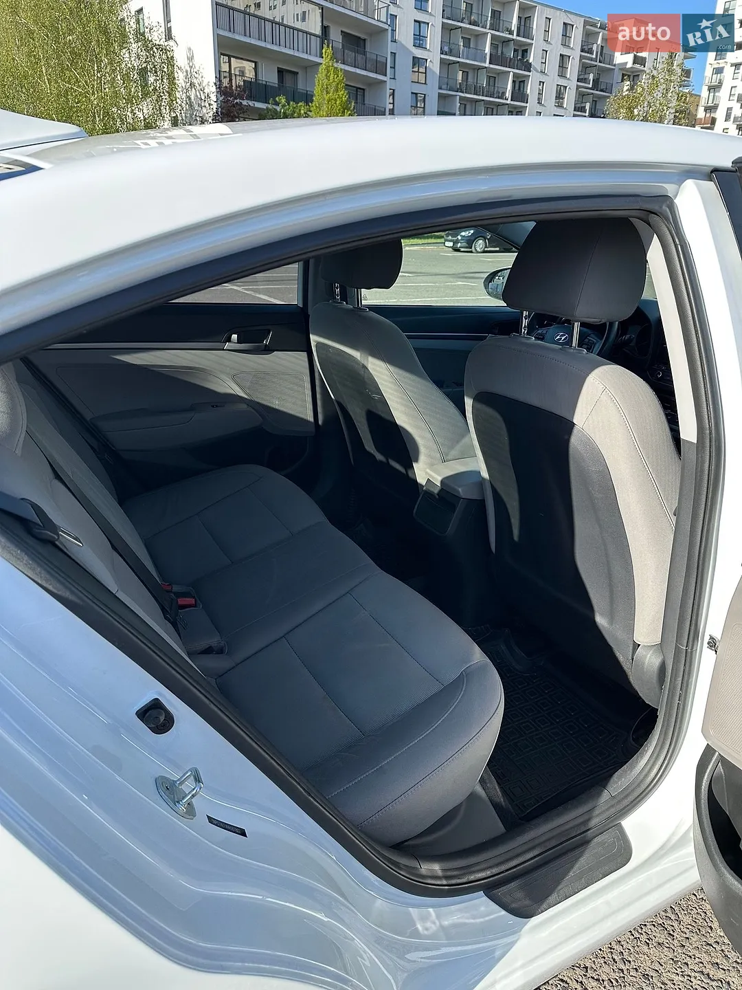 2017 Hyundai Elantra - мініатюра 11