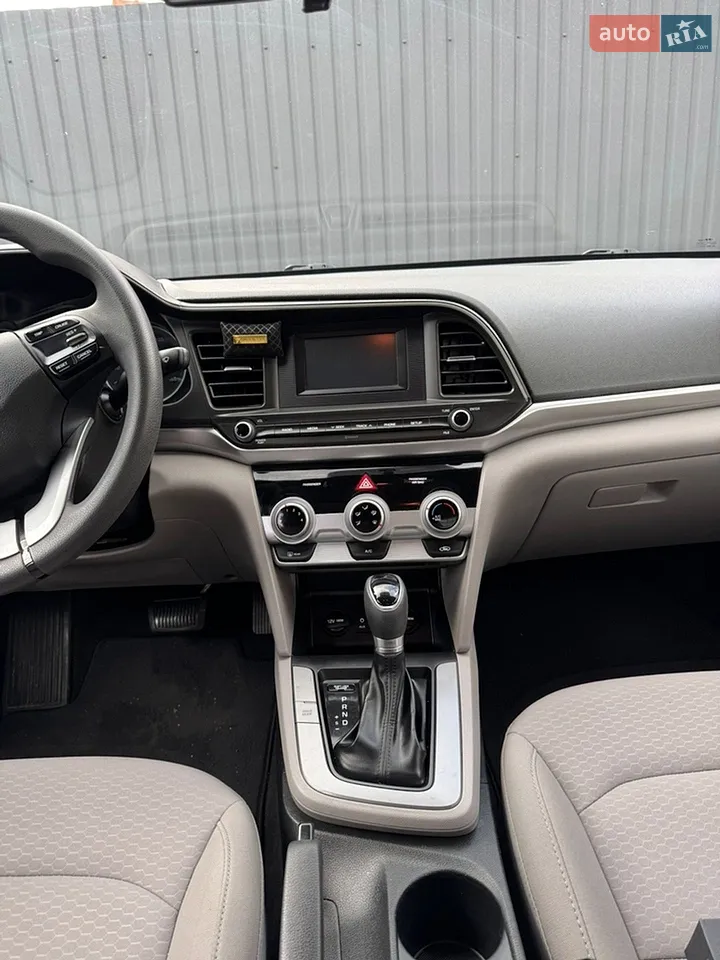 2017 Hyundai Elantra - мініатюра 19