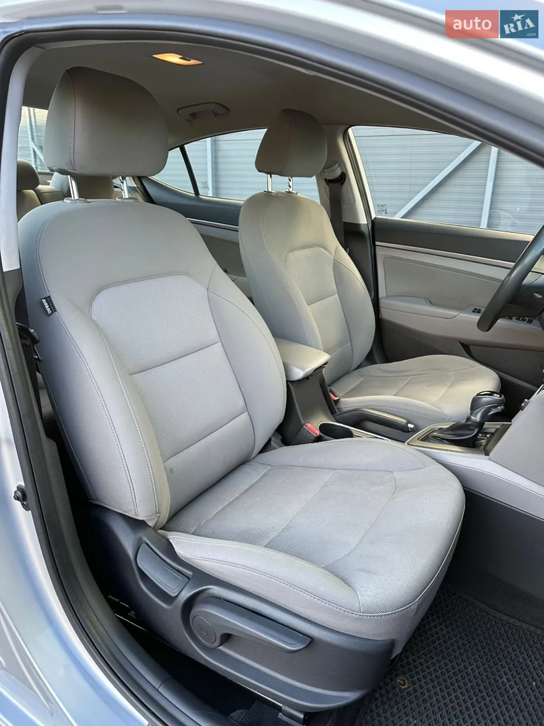 2017 Hyundai Elantra - мініатюра 26