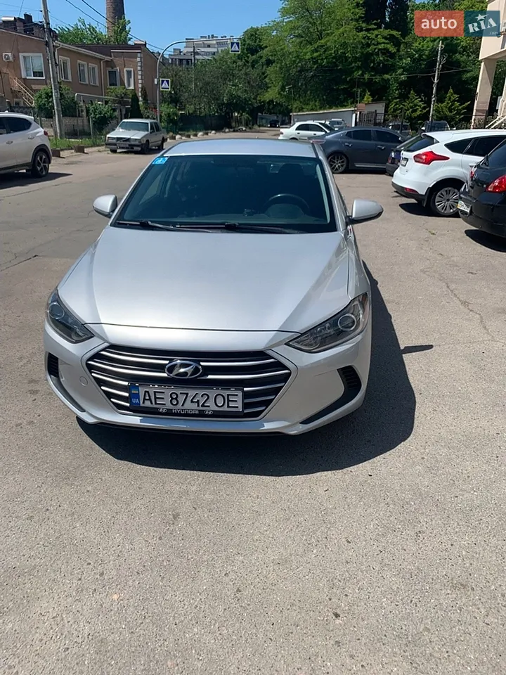 2017 Hyundai Elantra - мініатюра 17