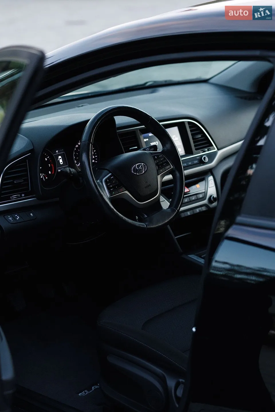 2018 Hyundai Elantra - мініатюра 30