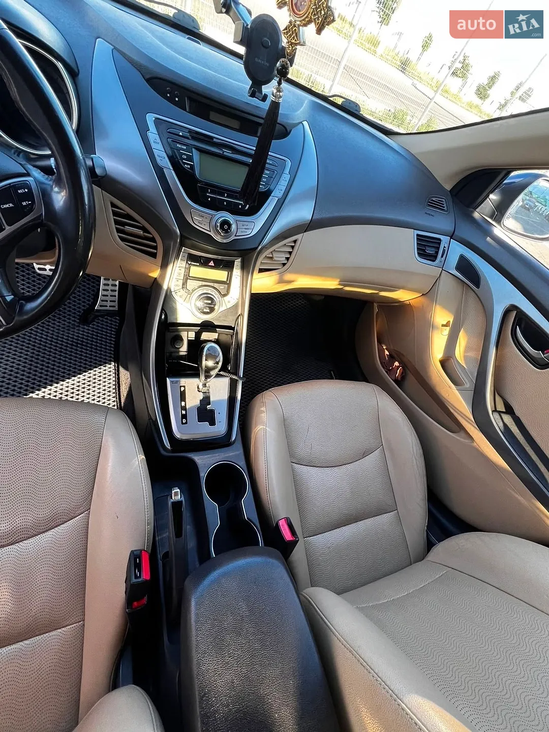 2013 Hyundai Elantra - мініатюра 18