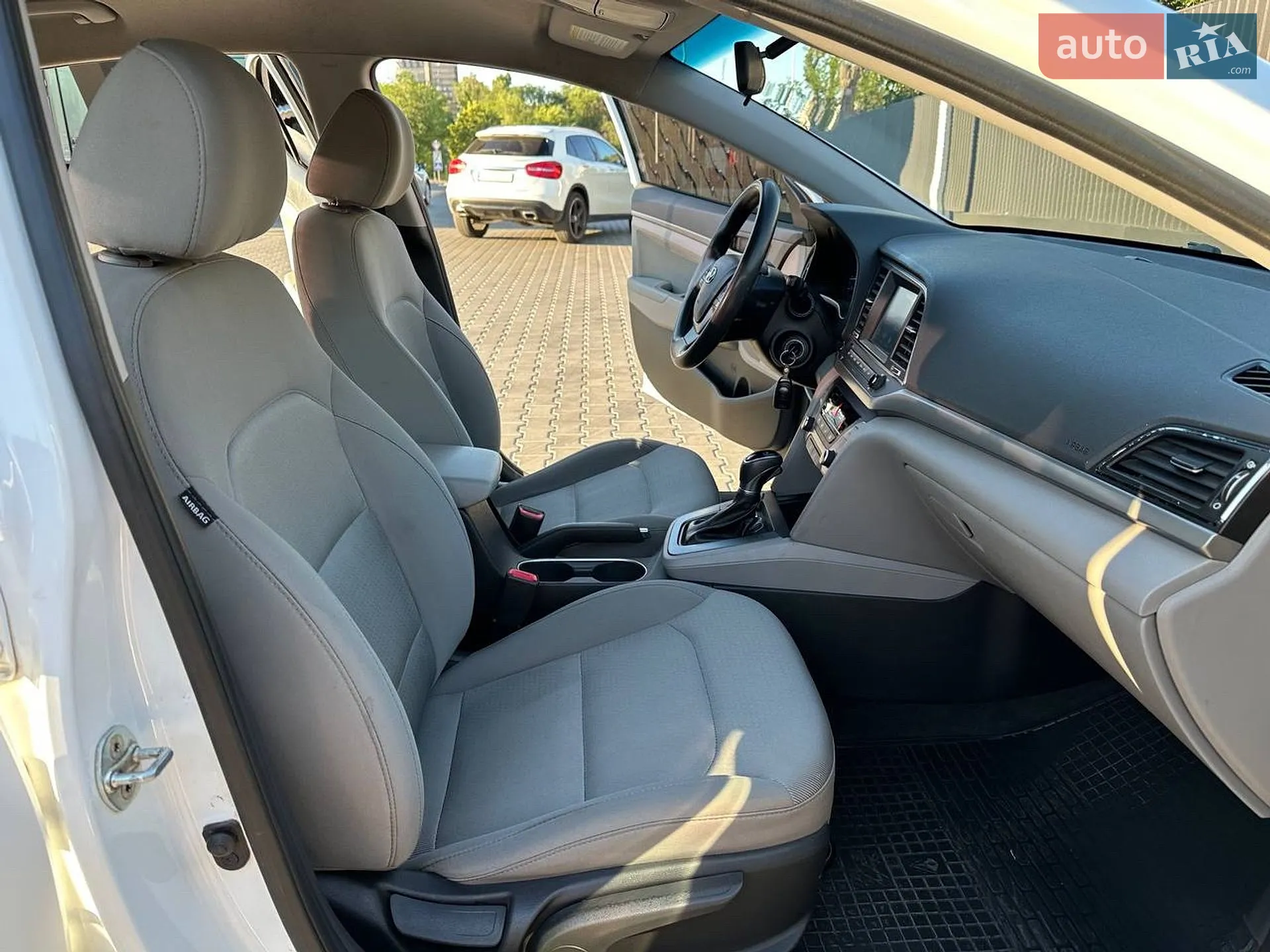 2017 Hyundai Elantra - мініатюра 25