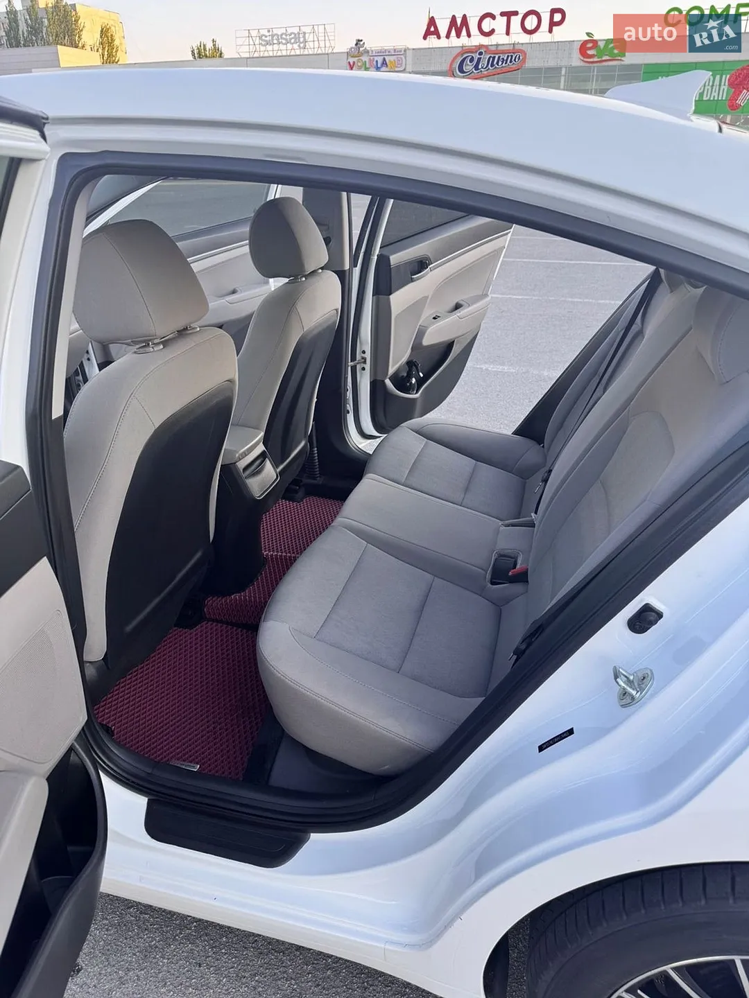 2016 Hyundai Elantra - мініатюра 6