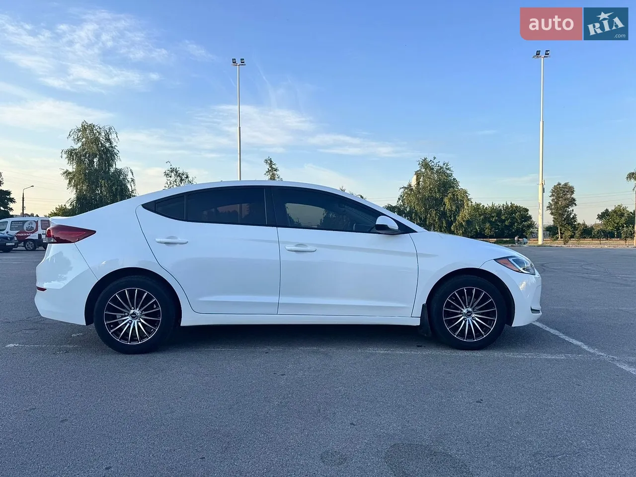 2016 Hyundai Elantra - мініатюра 10