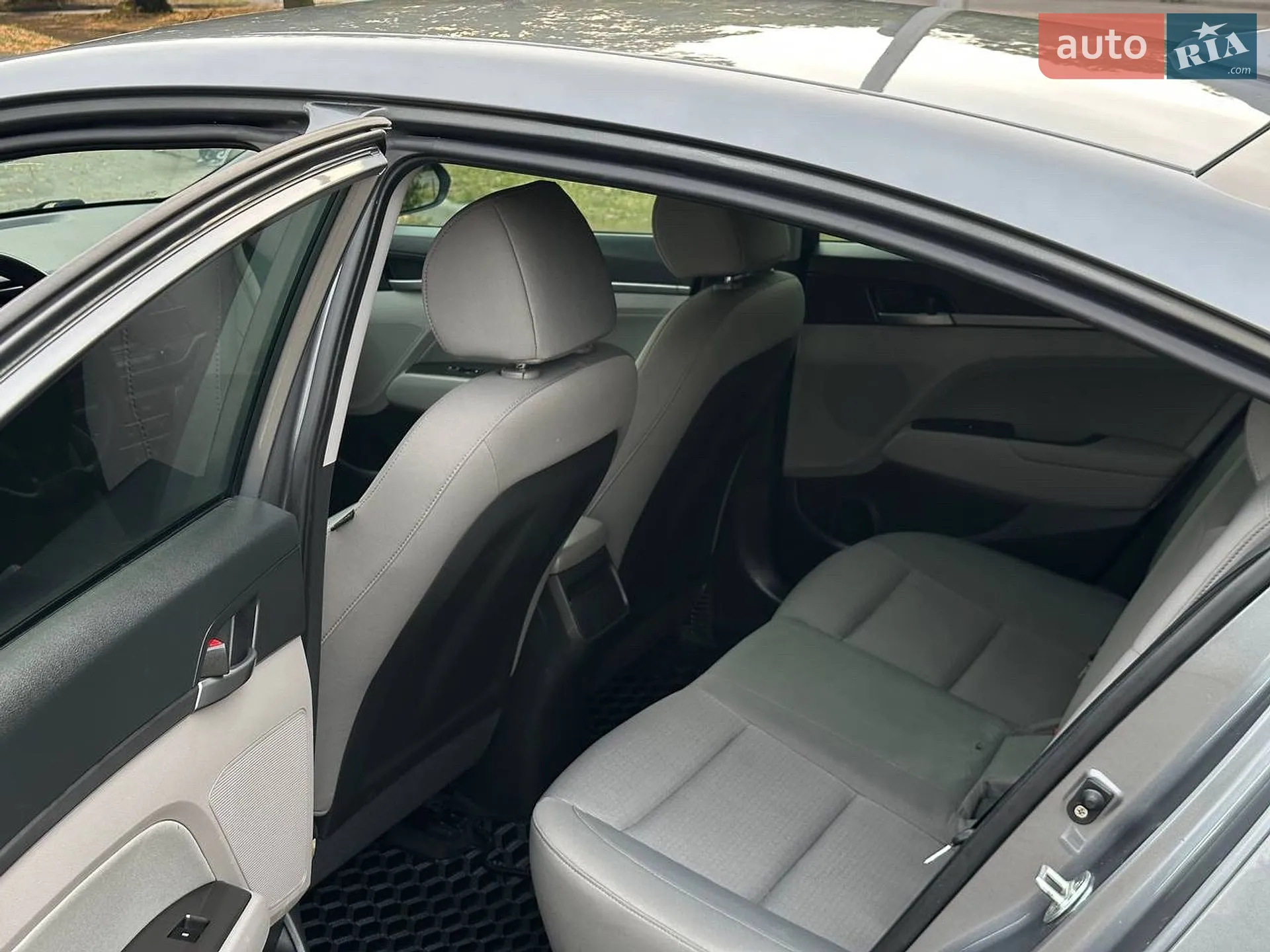 2017 Hyundai Elantra - мініатюра 10