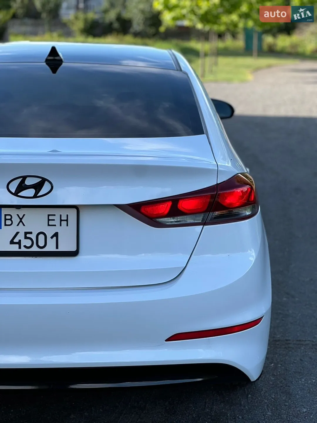 2017 Hyundai Elantra - мініатюра 12
