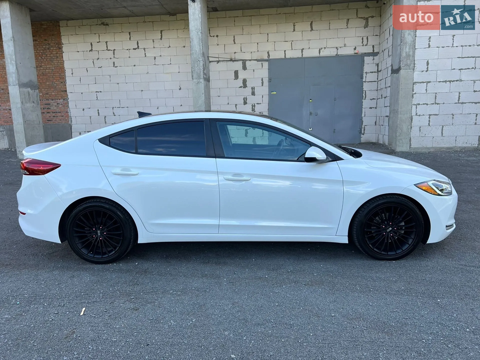 2017 Hyundai Elantra - мініатюра 16