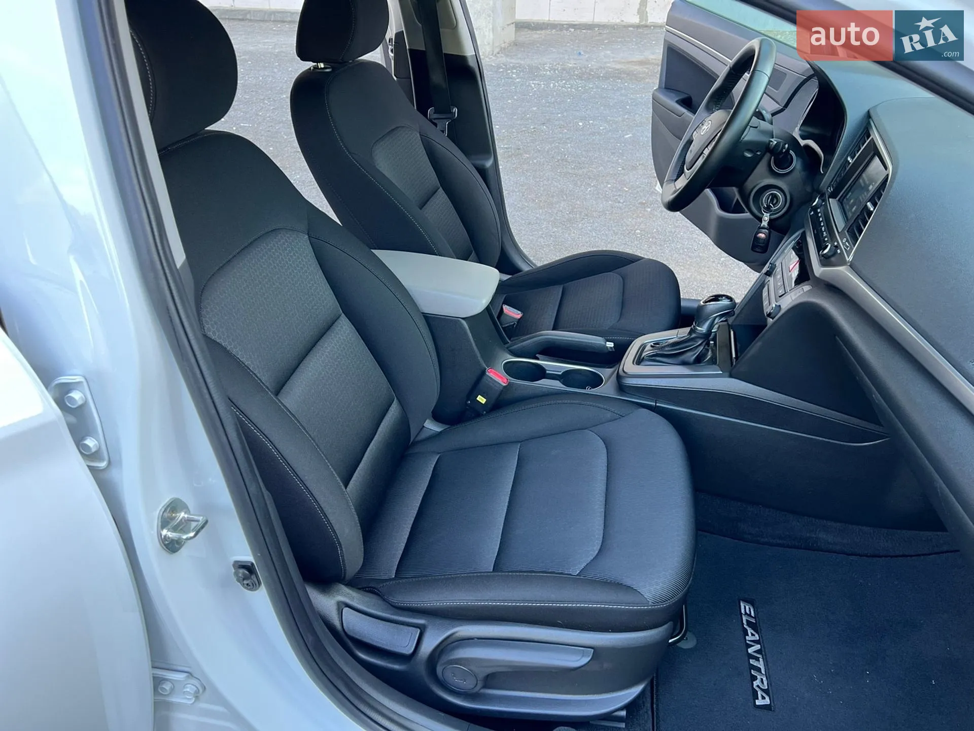 2017 Hyundai Elantra - мініатюра 40