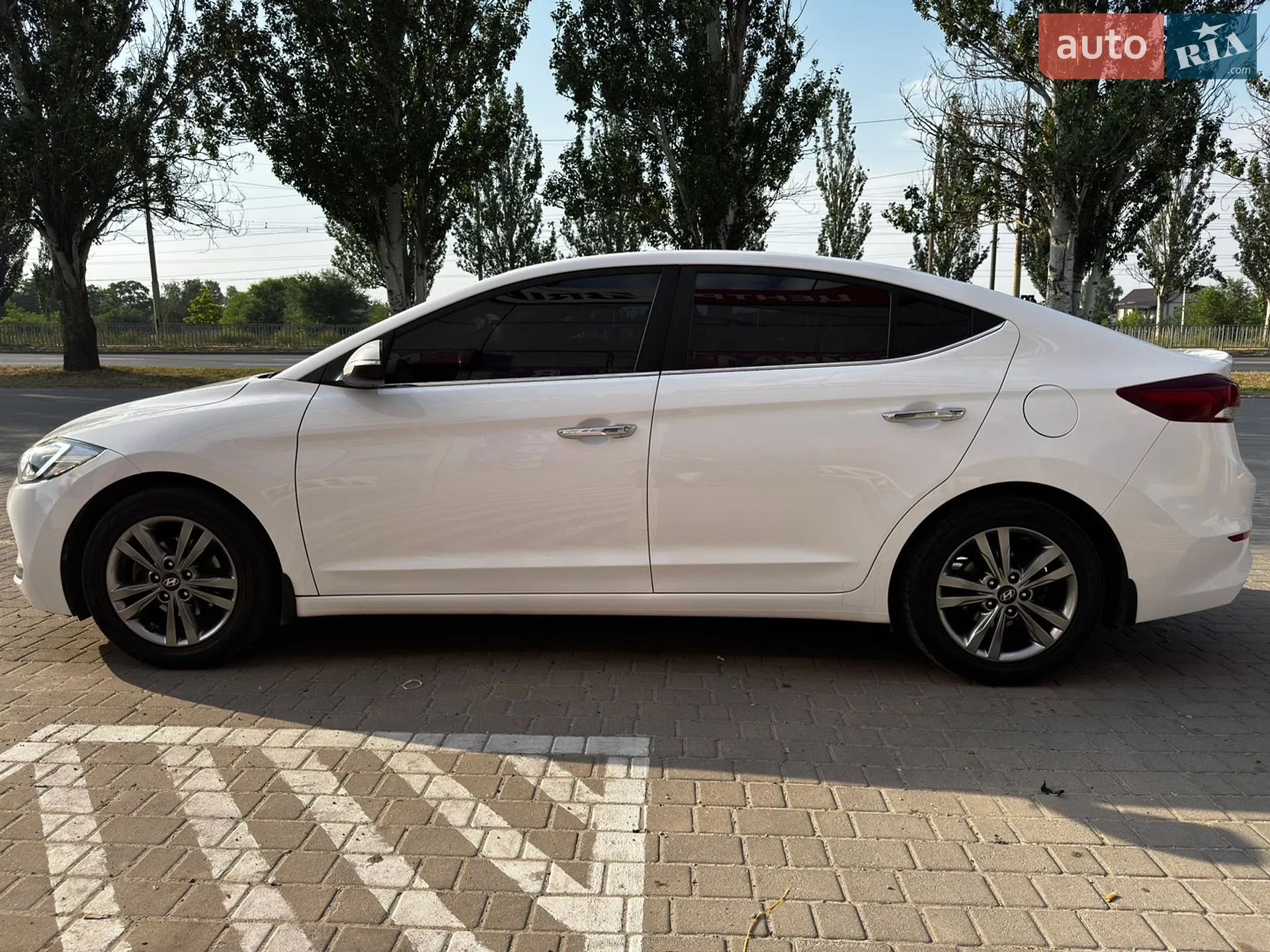 2016 Hyundai Elantra - мініатюра 11