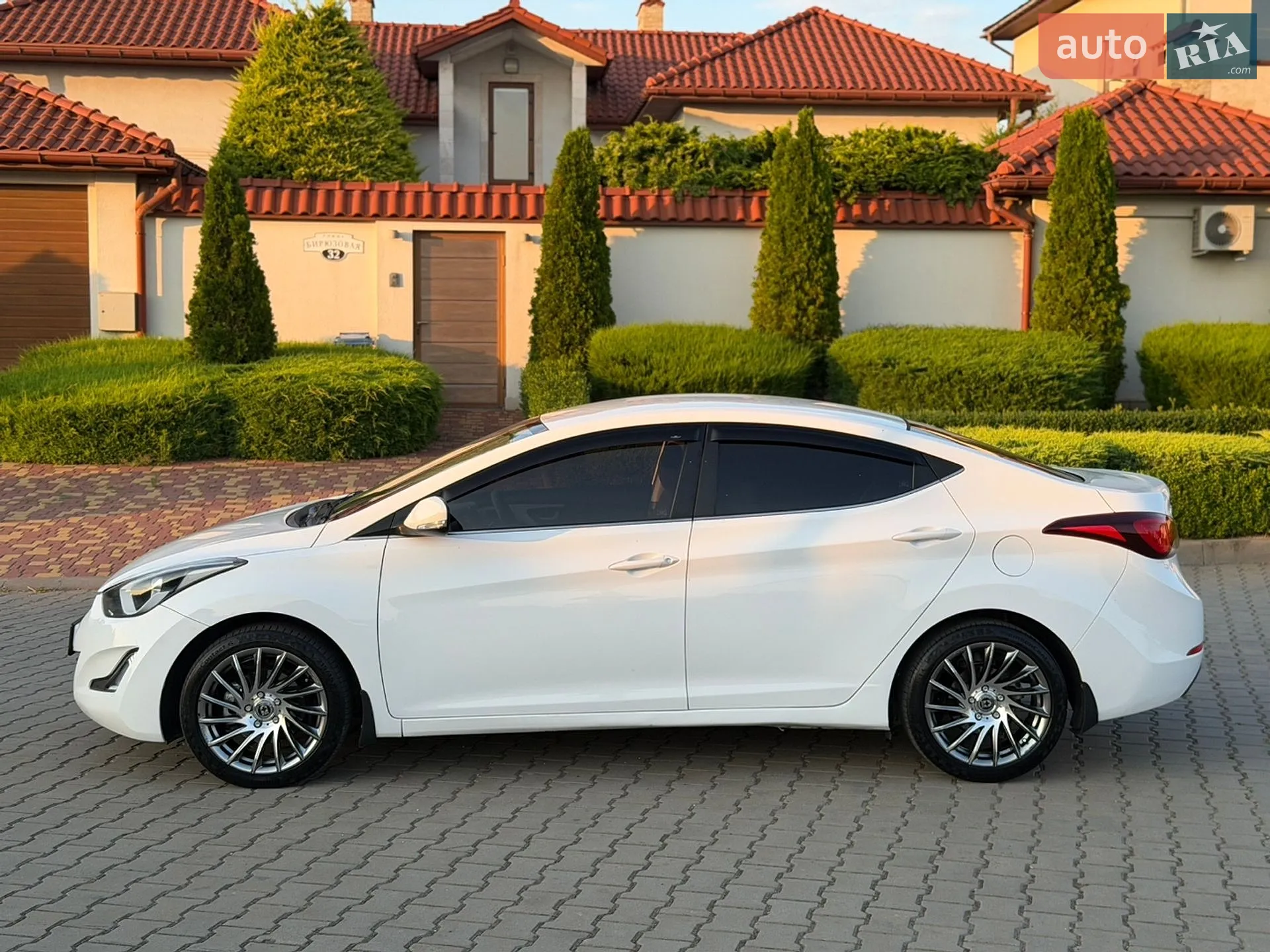 2015 Hyundai Elantra - мініатюра 19